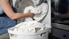 Prečo sú uteráky po praní tvrdé – príčinou je jedna chyba