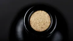 Tento trik zachráni večer: ako otvoriť fľašu vína bez vývrtky za minútu