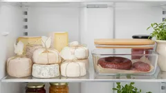 Čo nerobiť so syrom a salámou – tipy, ktoré predĺžia ich čerstvosť